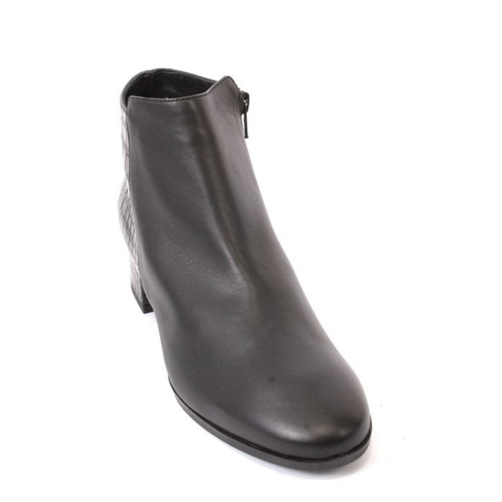 Fucsia 96129 Black Leather Zip-Up Ankle Boots